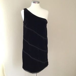 Black Velvet One-Shoulder Kensie Mini